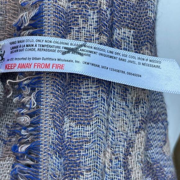 Urban Outfitters Lavender/Cream Print Scarf - Picture 5 of 12